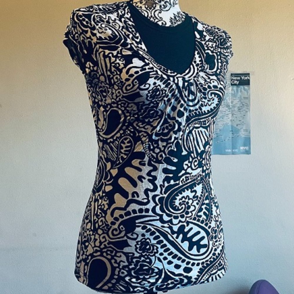 Abstract pattern black & white shirt H&M - Picture 4 of 4